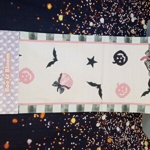 👻 Halloween Themed Table Runner with Pink Pumpkins